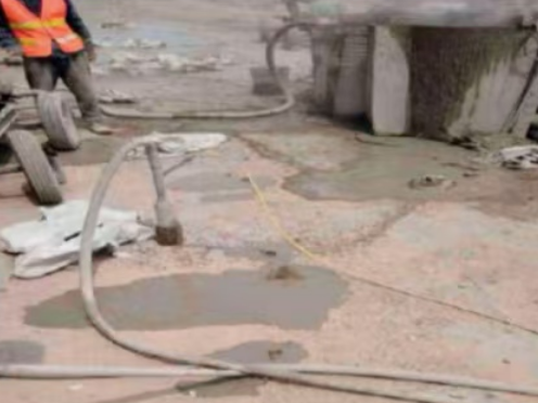茂县水泥混凝土路面板底注浆技术 路面脱空注浆整治方案