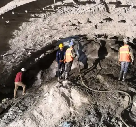 茂县隧道拱顶带模注浆料，微膨胀注浆料的特点及施工工艺